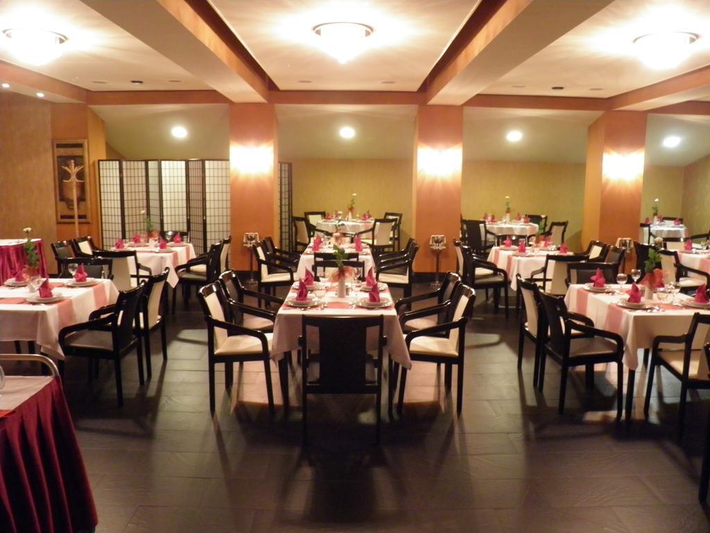 נג'קניז'ה Hotel Central מראה חיצוני תמונה