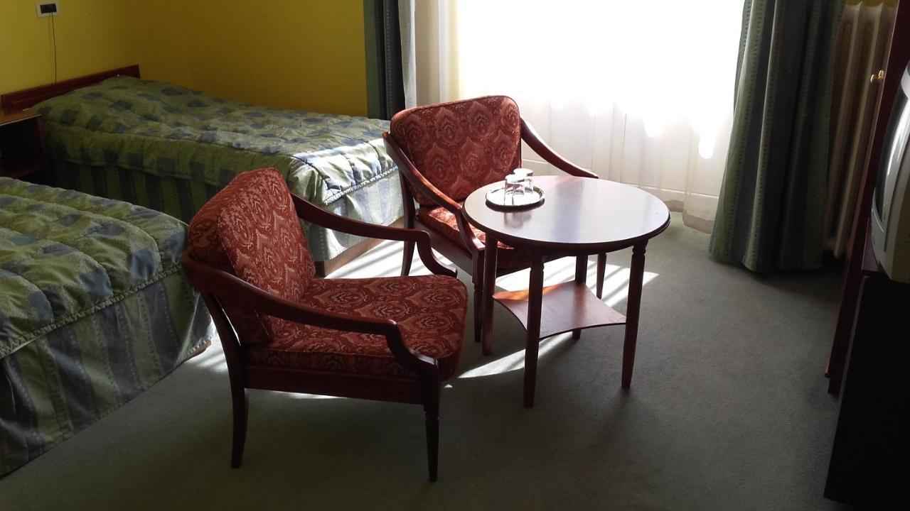 נג'קניז'ה Hotel Central מראה חיצוני תמונה
