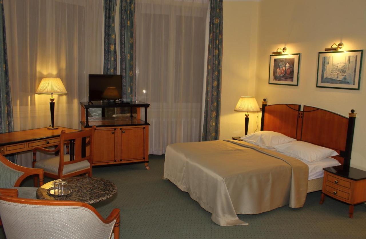 נג'קניז'ה Hotel Central מראה חיצוני תמונה