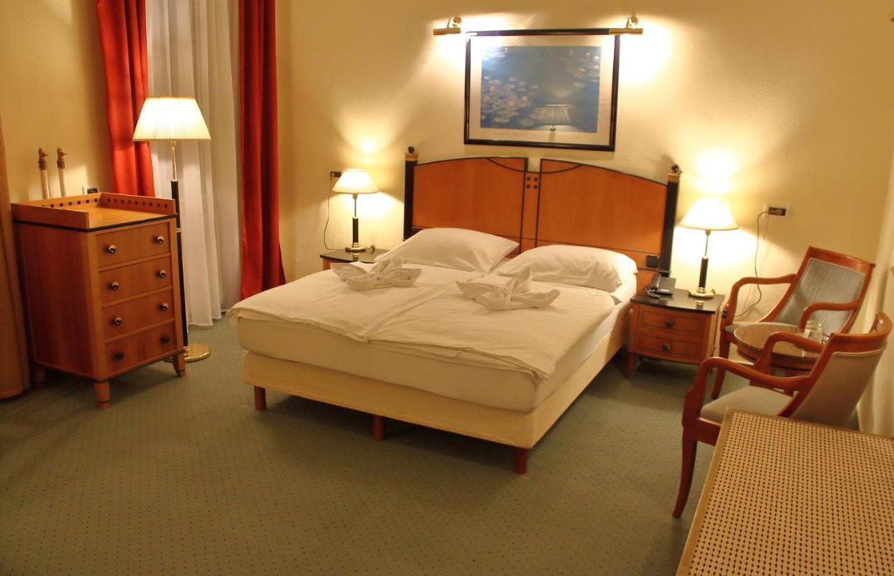 נג'קניז'ה Hotel Central מראה חיצוני תמונה