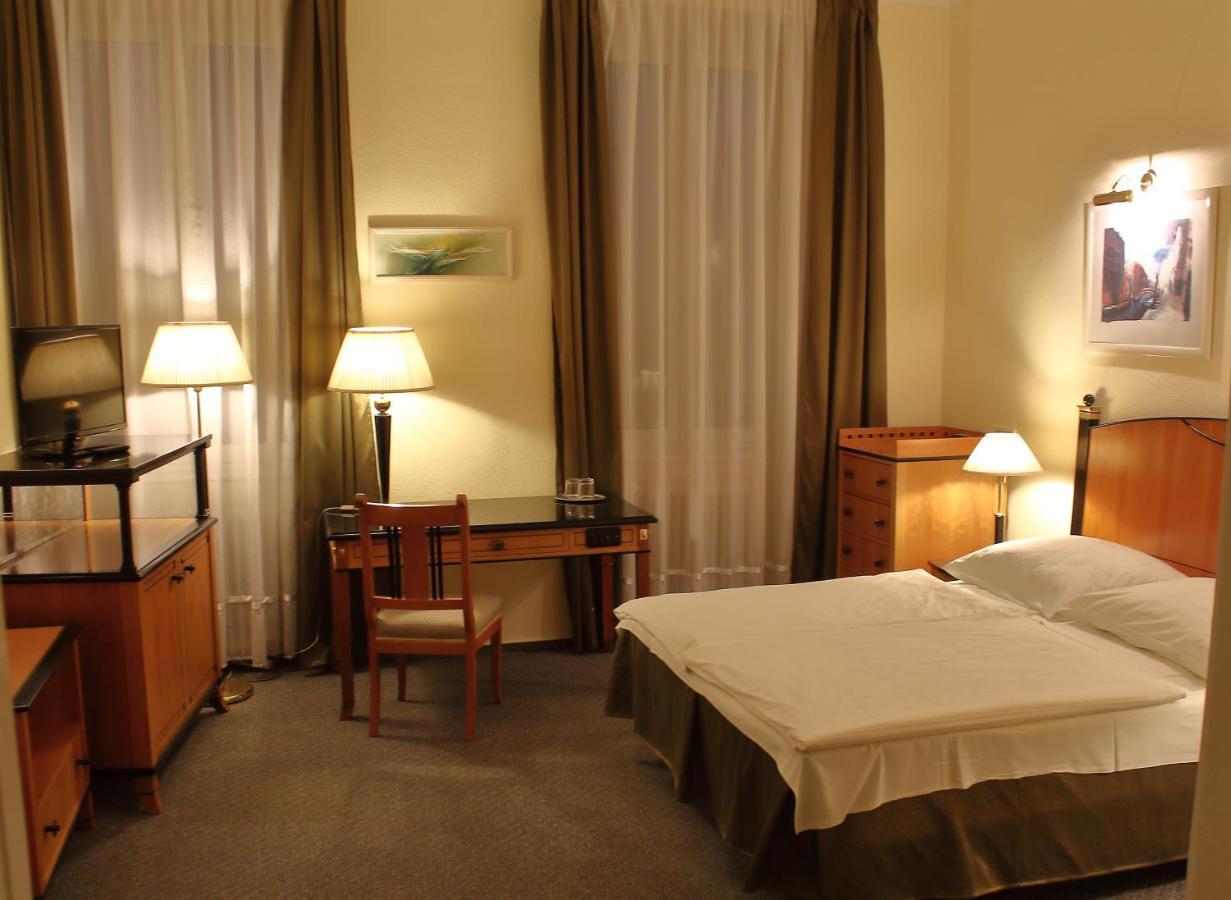 נג'קניז'ה Hotel Central מראה חיצוני תמונה