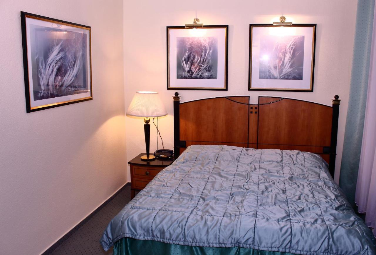 נג'קניז'ה Hotel Central מראה חיצוני תמונה