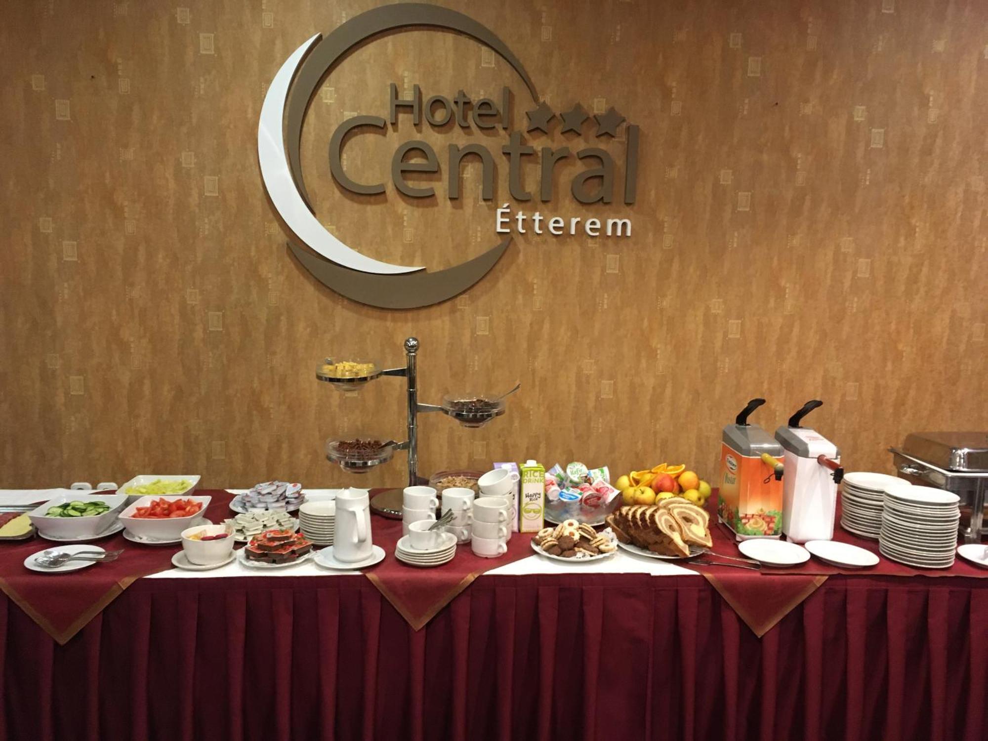 נג'קניז'ה Hotel Central מראה חיצוני תמונה