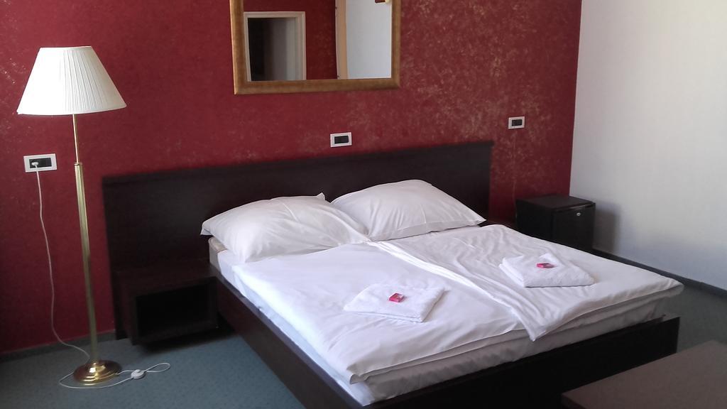 נג'קניז'ה Hotel Central מראה חיצוני תמונה