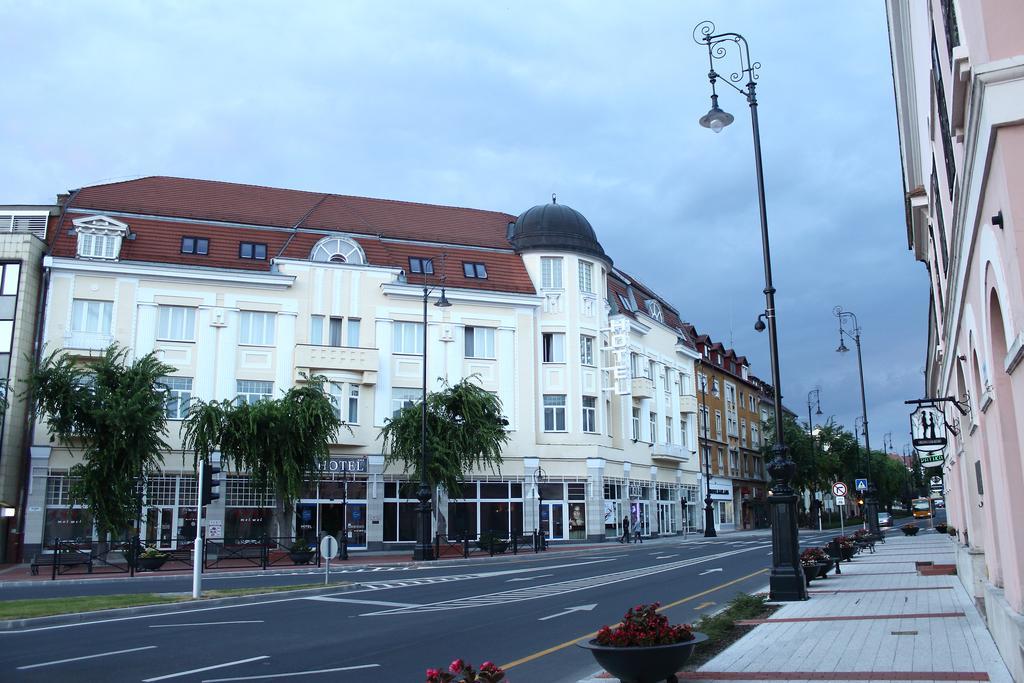 נג'קניז'ה Hotel Central מראה חיצוני תמונה