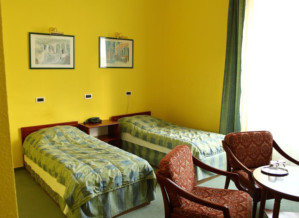 נג'קניז'ה Hotel Central מראה חיצוני תמונה