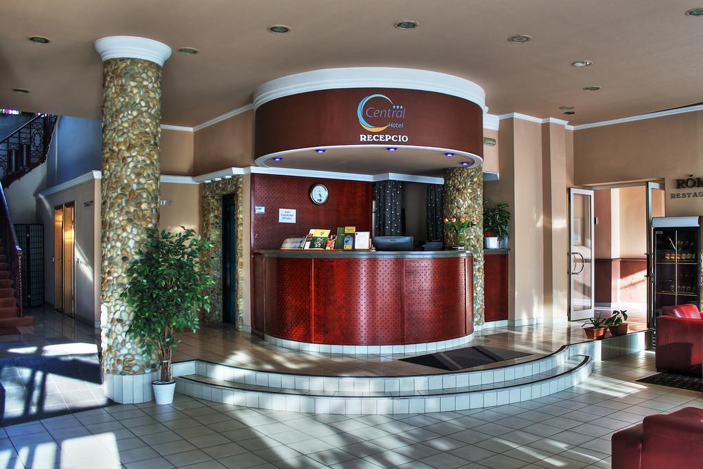 נג'קניז'ה Hotel Central מראה חיצוני תמונה