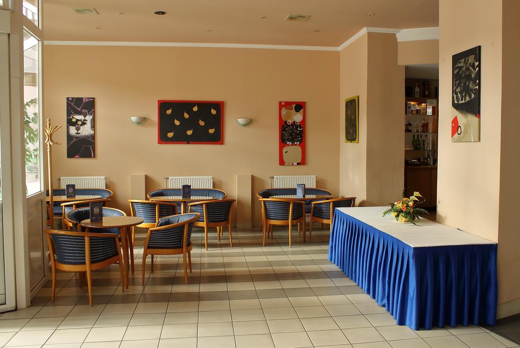 נג'קניז'ה Hotel Central מראה חיצוני תמונה