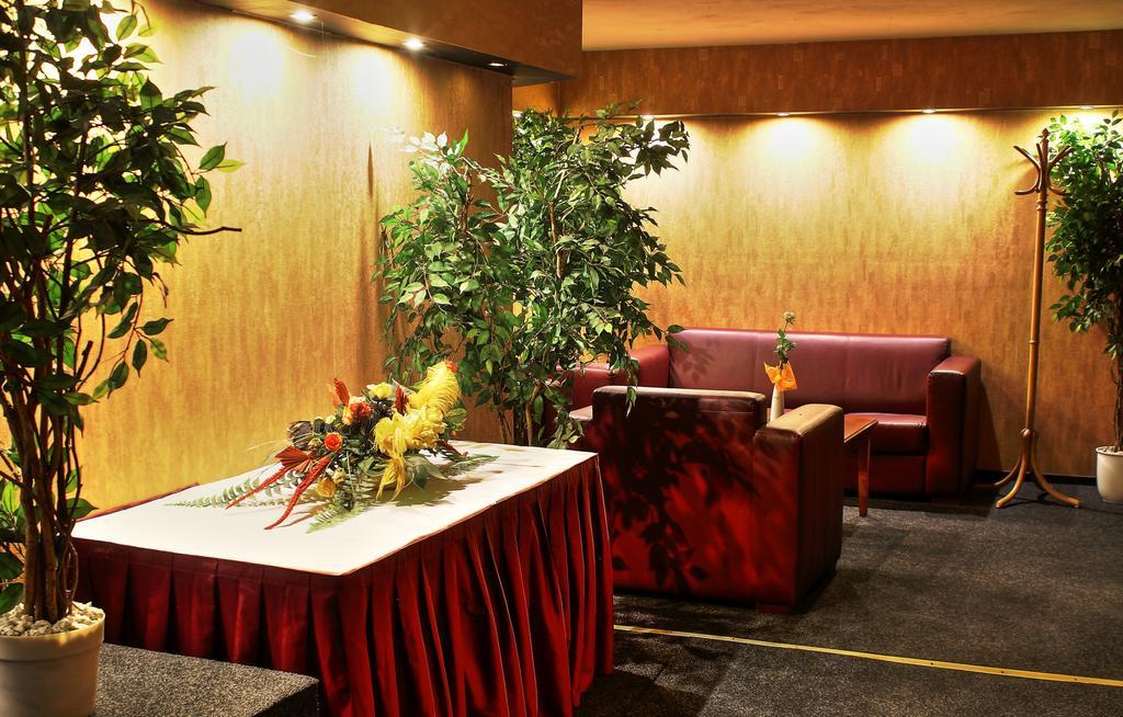 נג'קניז'ה Hotel Central מראה חיצוני תמונה