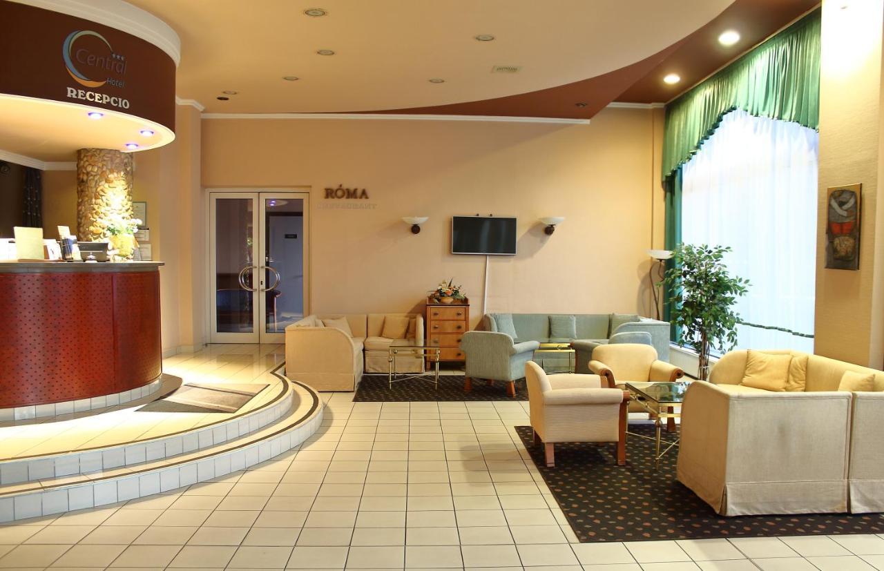 נג'קניז'ה Hotel Central מראה חיצוני תמונה