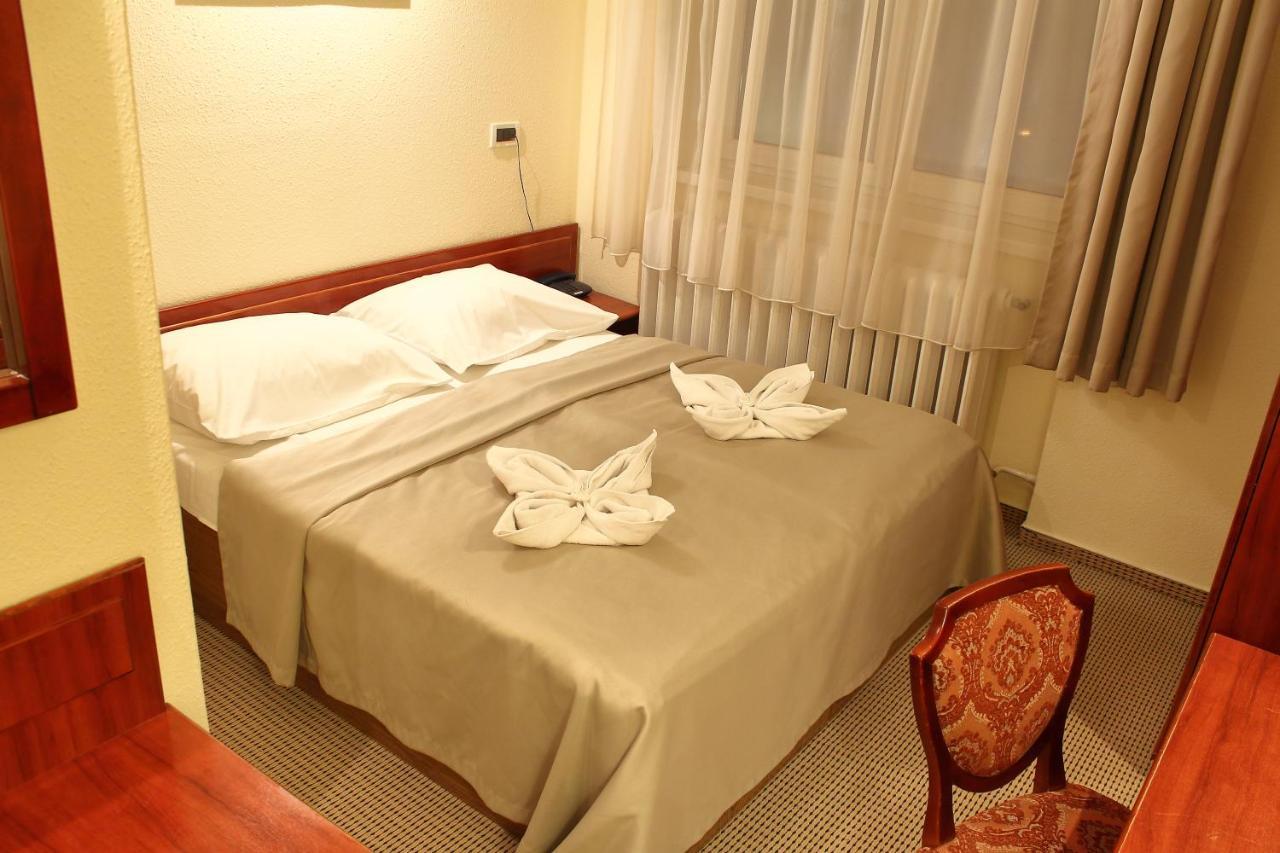 נג'קניז'ה Hotel Central מראה חיצוני תמונה